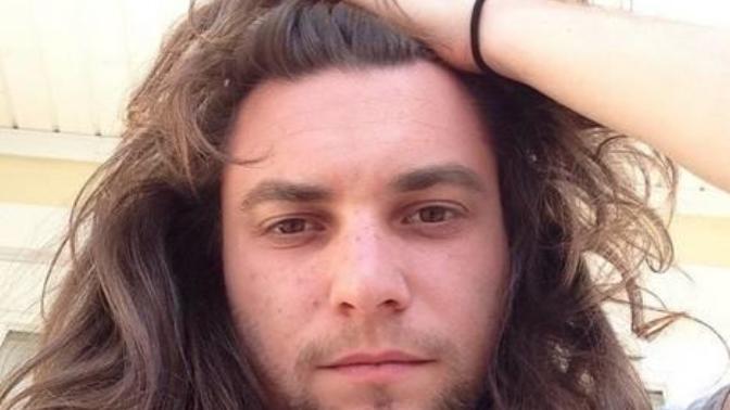 Girls, do you like guys with long hair or curly hair?