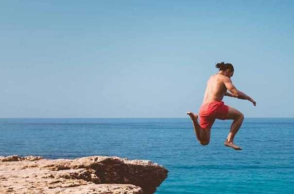 What's the difference about being impulsive and being spontaneous?