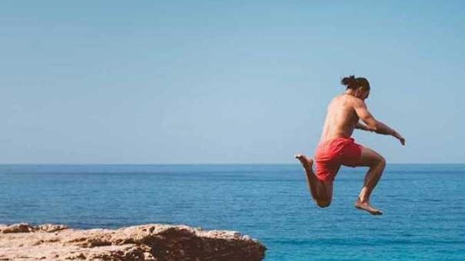 What's the difference about being impulsive and being spontaneous?