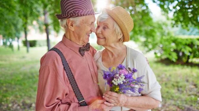Who ages better, men or women?