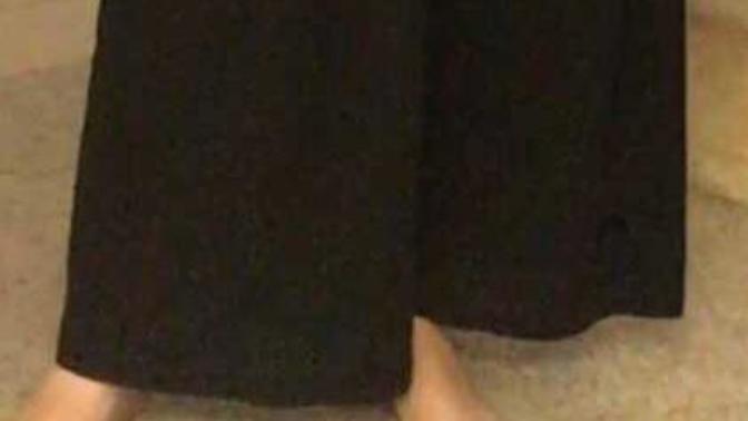 Girls, have you ever seen men wear pants like this? How do you think it looks?