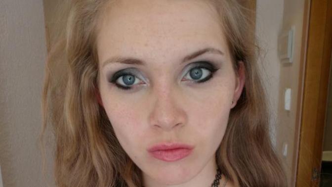 Guys, is this girl's bad girl vibe attractive to you?