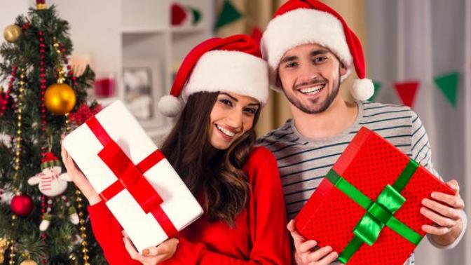 How long should you date someone before giving them a gift?