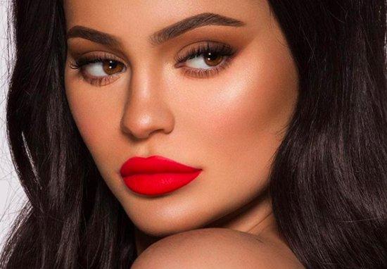 Do you like thin lips or big fat fish lips?