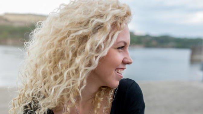 Is naturally curly hair attractive?