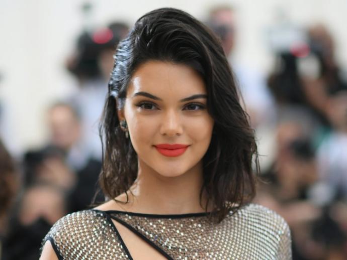 Which Victoria's Secret model is more attractive?