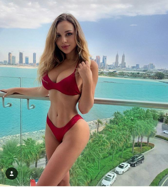 Do guys actually find slim models sexy or do most prefer curves?