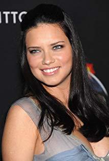 Adriana or merve more beautiful?