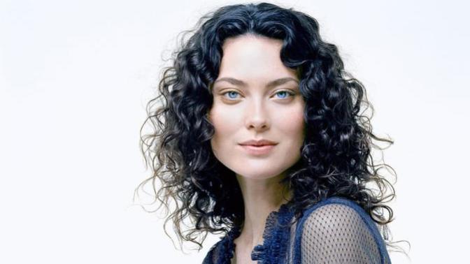 How important is a high jawline for girls’ looks really?