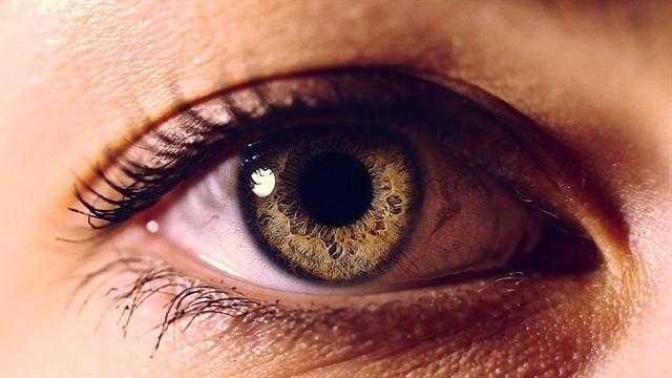 What is best hair and eyes color combo?