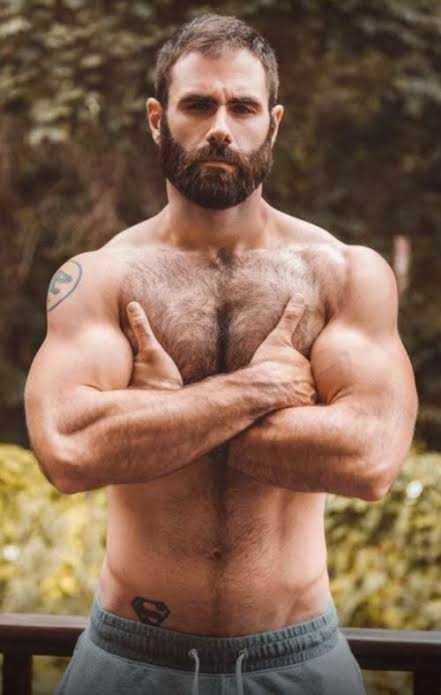 Do girls prefer shaven or natural body hair??