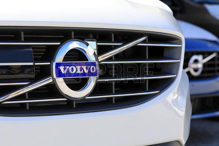 Guys, what do you think of cropped tops on girls?