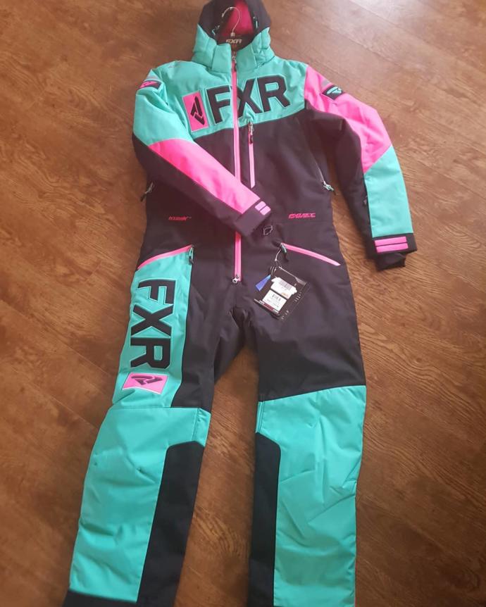 Which outfit is better for warm weather downhill skiing?