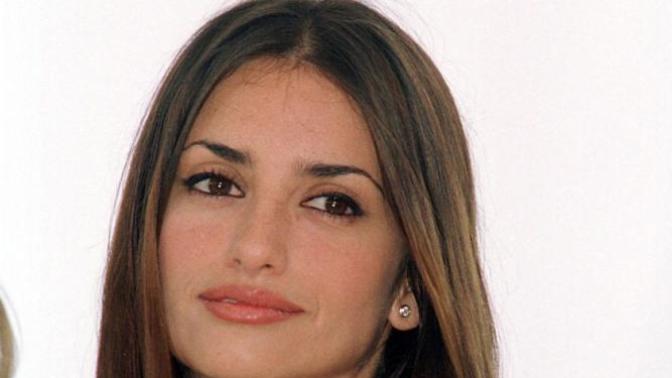 Which Spanish beauty is more attractive?