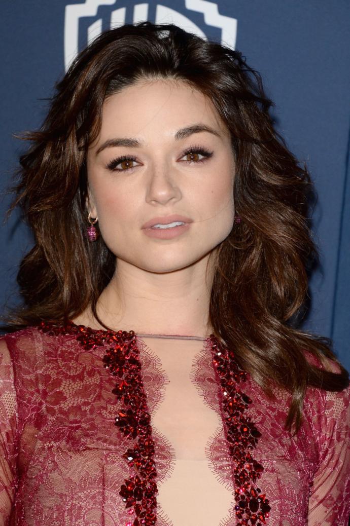 Does this woman have a nice jawline?