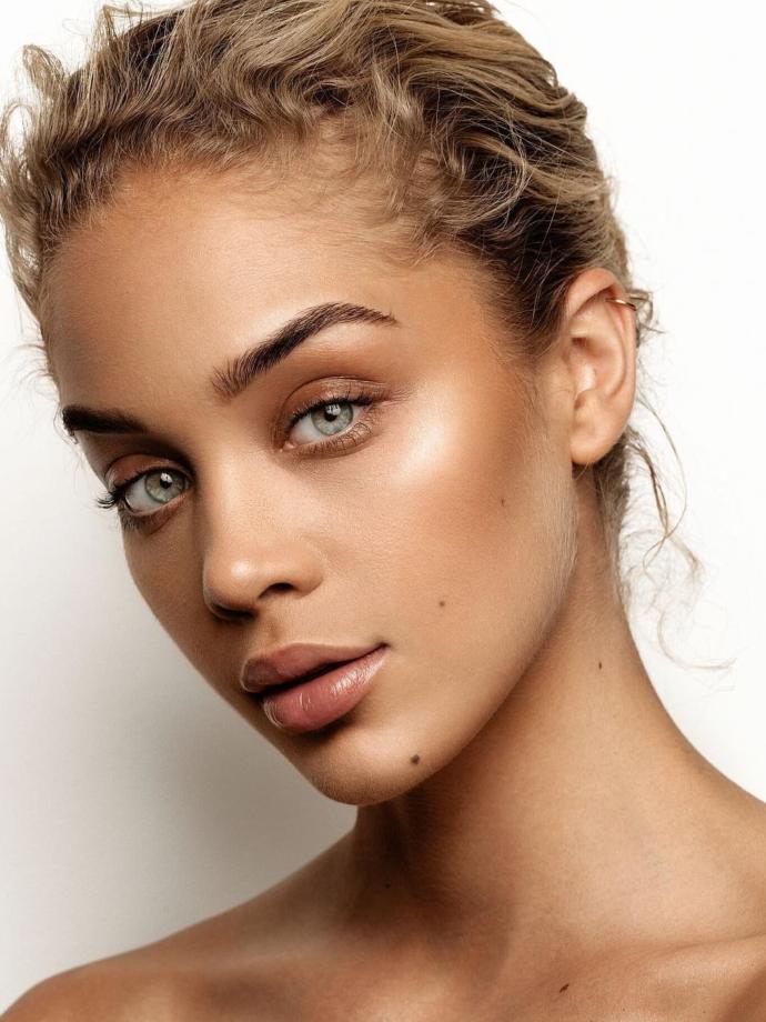 Jasmine Sanders: German mother, African American father