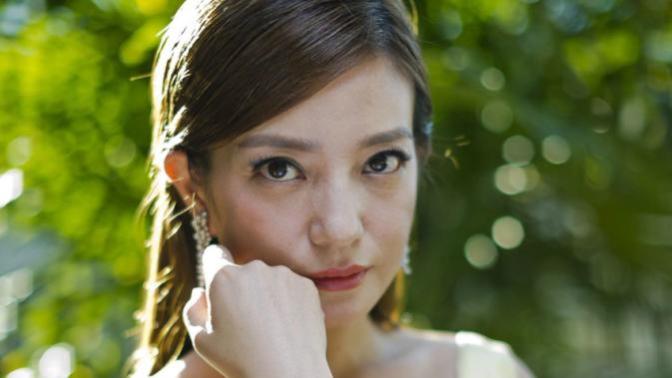 I like this woman, but I'm afraid to make a move because of our age difference. What should I do?