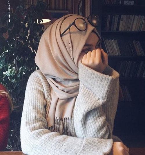 I saw a cute Muslim Lady at a retail store. not that religion matters I know. best way to flirt with her and ask for number?