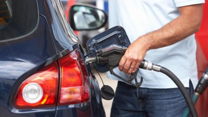 Ladies: Does your boyfriend pump gas for you? Guys: Do you pump gas for your girlfriend?