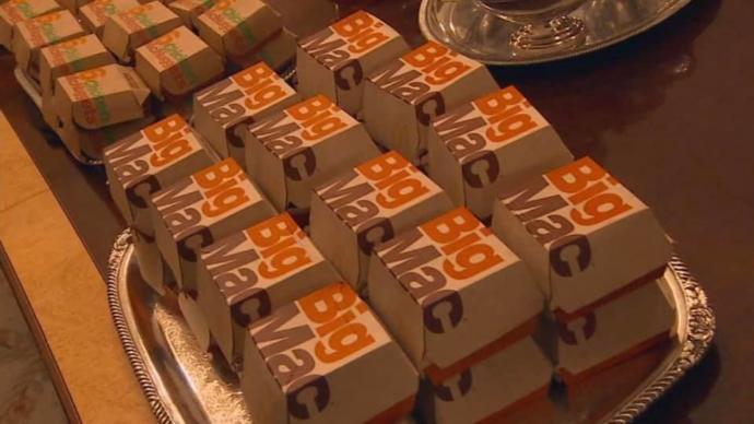 President Trump buys Dinner for the Clemson Tigers Football Team. Meanwhile, we are 24 days into the shutdown and federal workers are struggling?