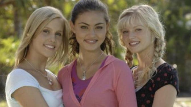 Which girl from the show h20 is the prettiest?