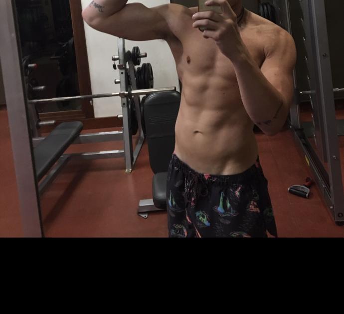 Girls, do you like the Dad bod or the lean physique look?