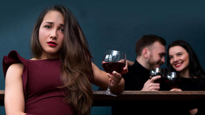 How do you set boundaries between a boyfriend and a female friend?