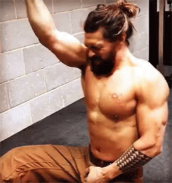 Who is more handsome? Henry Cavill or Jason Momoa?
