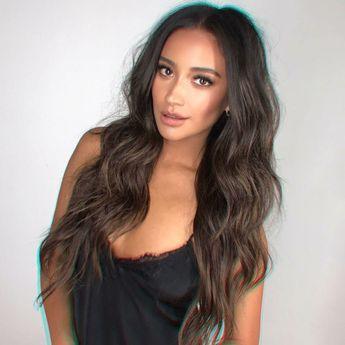 Who is the hottest girl in pretty little liars show?