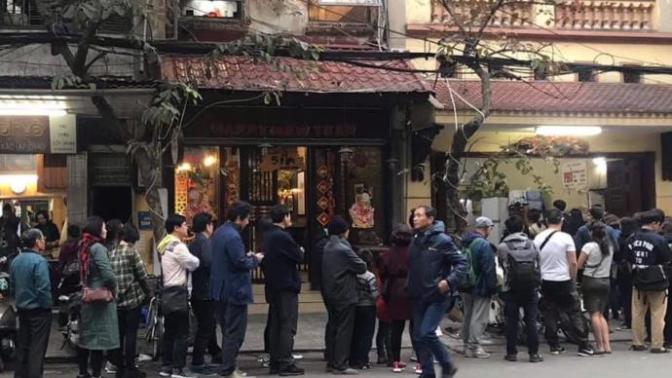 Would you ever wait this long to eat at a restaurant?