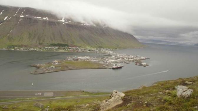 Icelanders or people who frequent Iceland: Where's some good township outside of Reykjavik?