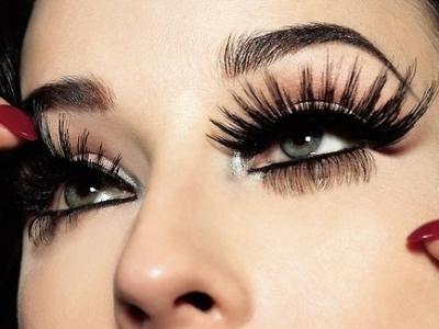 Do you like or wear fake eyelashes?