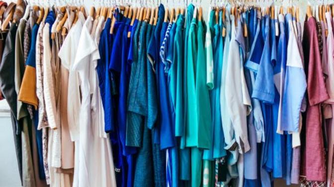 What's the minimum amount of clothing you need to survive 2 weeks in another state?
