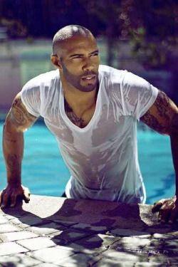 Do black women prefer light skin or dark skinned guys?