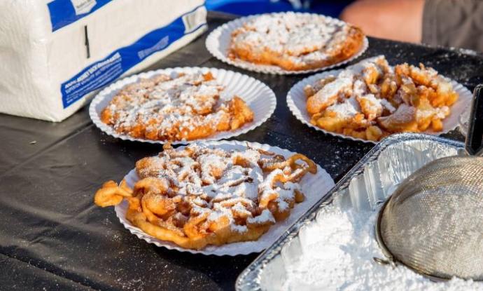 Carnival food Trap 🐷🐣🐋. Which sweet deserts?