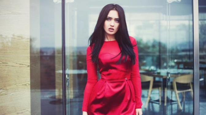 Does she look girlfriend material or one night stand material?