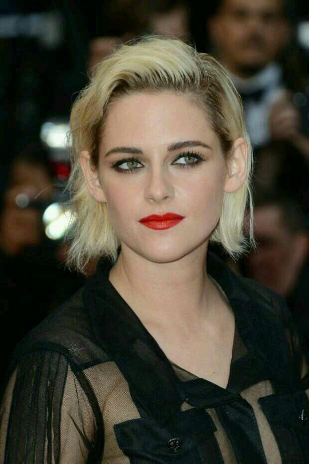 Does Kristen Stewart look better as a blonde or Brunette??