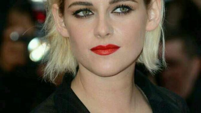 Does Kristen Stewart look better as a blonde or Brunette?