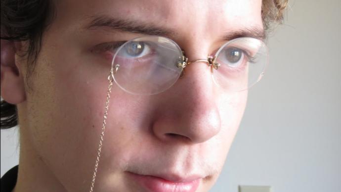 Would you wear pince-nez glasses?