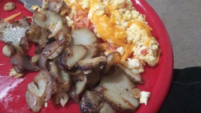 I made potatoes and onions with cheesy eggs and tomatoes. Did I do good?