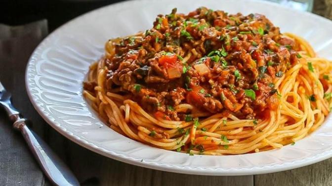 How do I cook spaghetti bolognese?