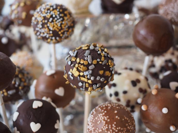 Cupcakes or Cakepops?
