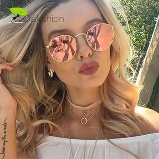 Which sunglasses style do you like?