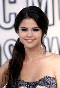 Who ia prettier: Selena Gomez or Camilla Cabello?