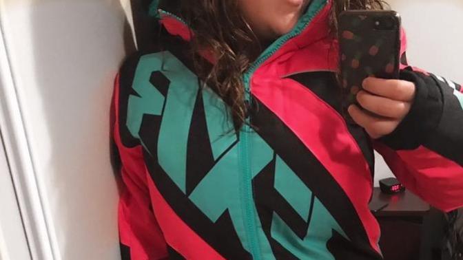 Would you say it's embarrassing if I wear a snowsuit casually to the mall?