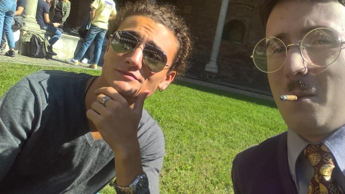 Does wearing glasses make a person look hotter?