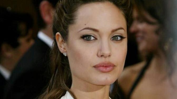 Who is better looking - Angelina Jolie or Jessica Alba?
