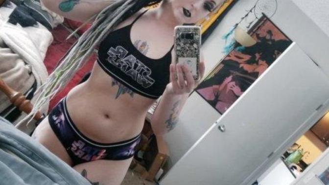 Guys, which girl has a sexier body?