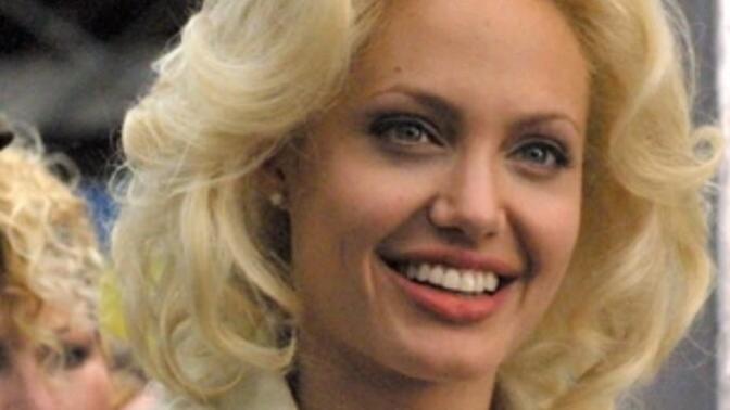 Do you think Angelina Jolie looks pretty with blonde hair?