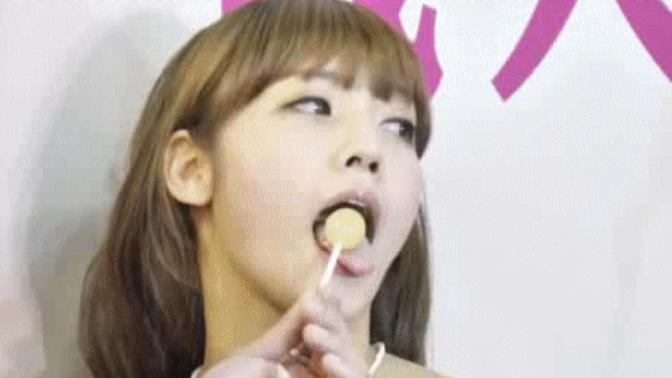Do you like to eat ur lollipops like this?